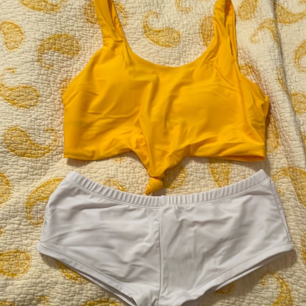 Mix and Match 2 piece
Didn’t work for me 
Size 8 top and xl bottom
